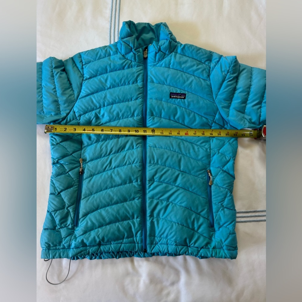 Patagonia woman's blue puffer jacket. Size L.
